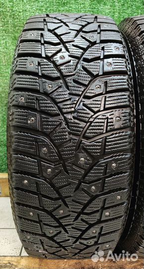 Bridgestone Blizzak Spike-02 215/60 R16