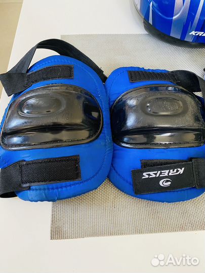 Защитный шлем, наколенники и налокотники