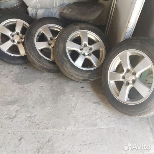 Kumho Solus KH17 R16