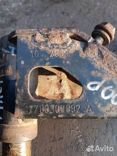 Ось рычага подвески нижния Рено мастер 2 2003г