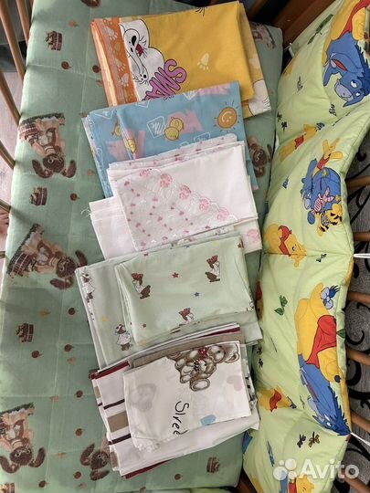 Детская кроватка с маятником