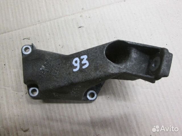 Кронштейн подвески двигателя левый Audi A4 (B7) 20