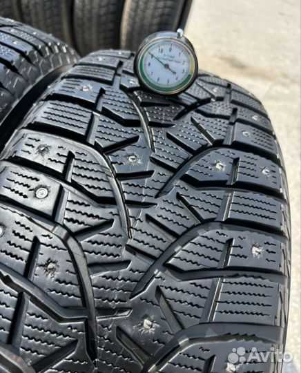 Bridgestone Blizzak Spike-02 SUV 235/65 R18 106T