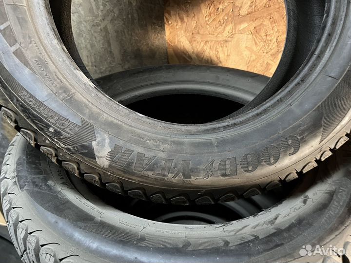 Goodyear Ultragrip Ice Arctic 215/60 R17