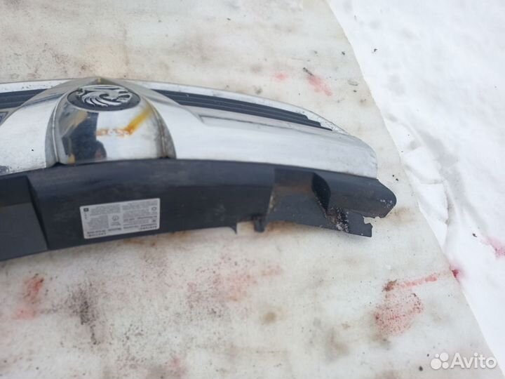 Решетка радиатора передняя Opel Zafira B