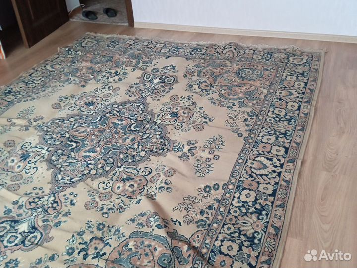 Ковер шерстяной