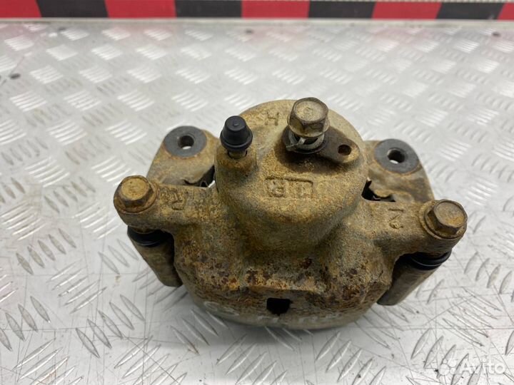 Б/У суппорт передний правый Toyota Corolla Fielder