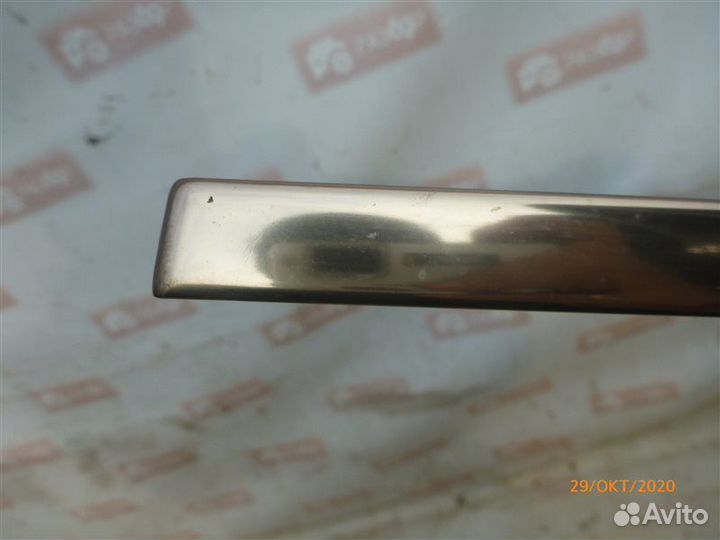 Молдинг стекла задний левый Mercedes-Benz 190 W201