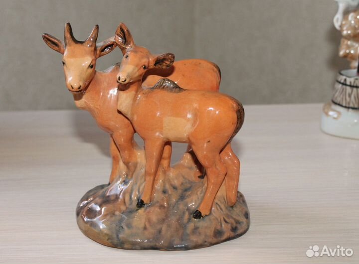 Статуэтка косули, олени. Старая Гжель, керамика