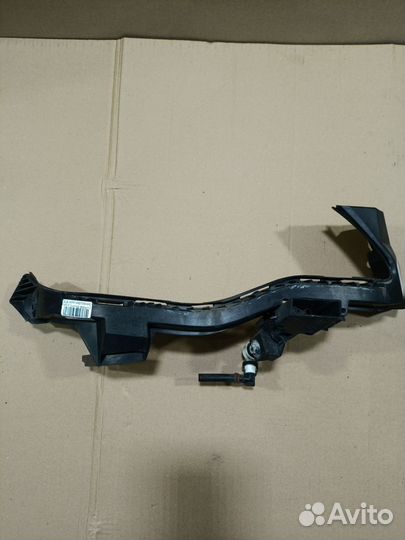 Крепление бампера Subaru Impreza GP2 (Переднее)