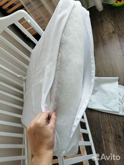 Детская кроватка с маятником