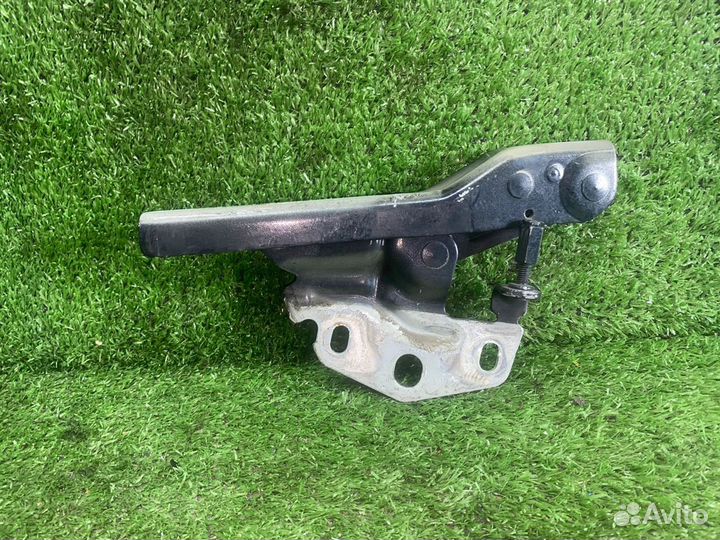 Петля капота левая Volkswagen Passat b6 3C