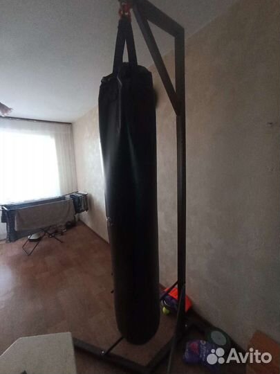Стойка с боксерской грушей