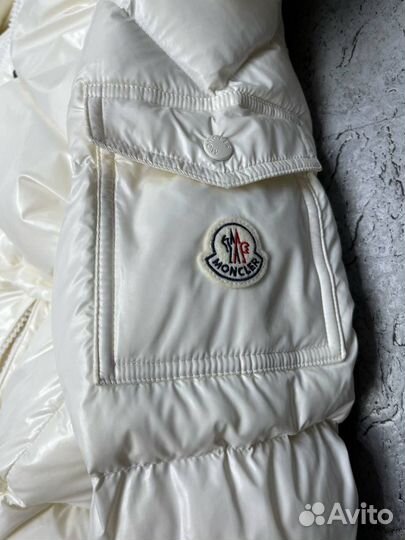 Удобный пуховик Moncler Cavettaz для зимы