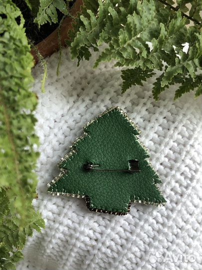 Брошь из бисера