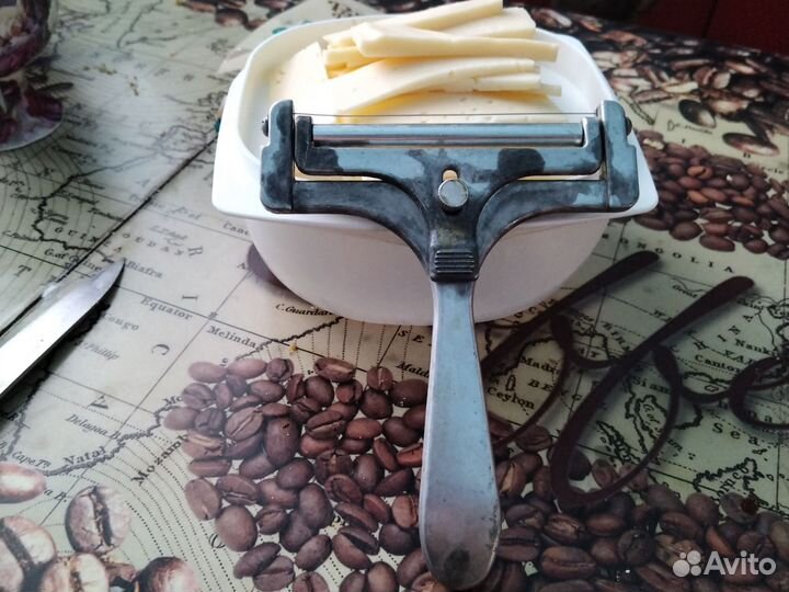 Нож для нарезки сыра