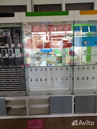 Шкаф металлический сейф, витрины, стойки