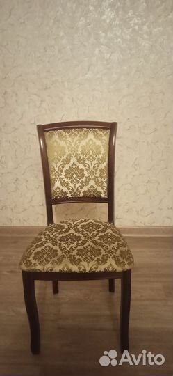 Стол и стулья