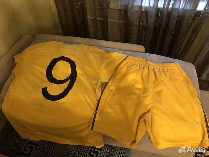 Продам футбольную форму