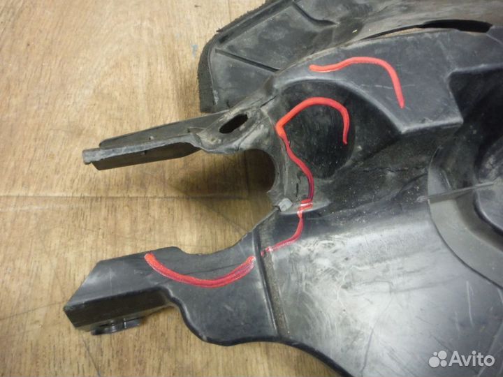 Дефлектор радиатора левый Renault Koleos 2011