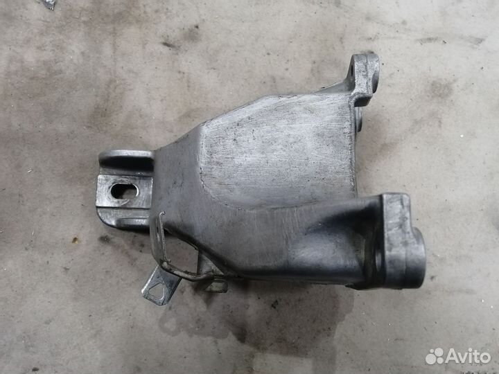 Кронштейн двигателя правый для Suzuki Grand Vitara