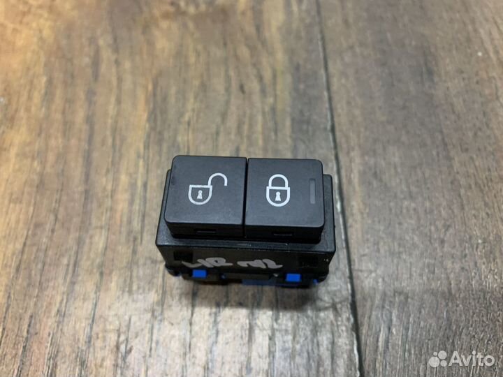Range Rover Sport Кнопка центрального замка LH RH