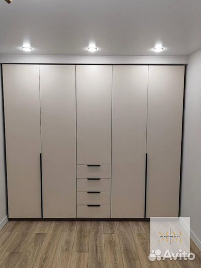 Шкаф распашной на заказ