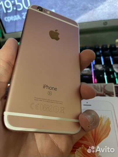 Телефон iPhone 6s 64gb