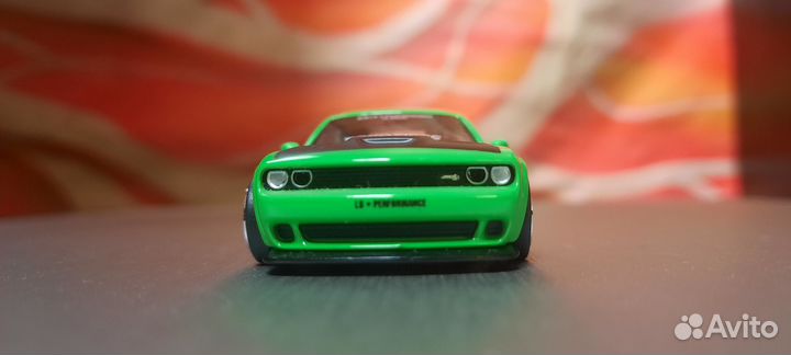 Dodge-Challenger-SRT-HellCat-64-lbwk-Tarmac