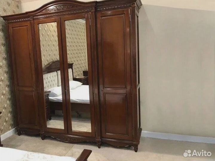 Шкаф 4х дверный с зеркалом 