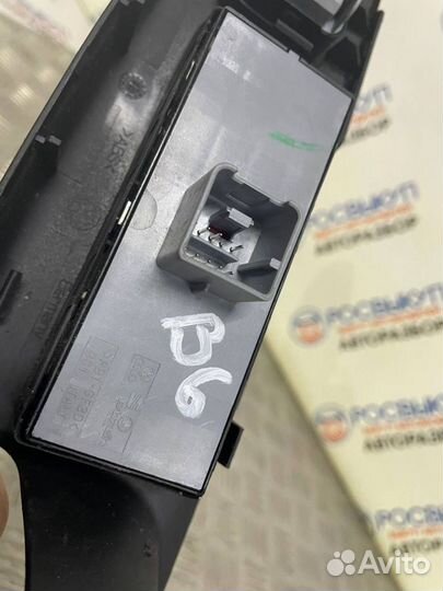 Блок управления стеклоподъемниками Volkswagen Pass