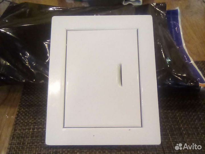 Люк сантехнический в стену на магнитах большой и м