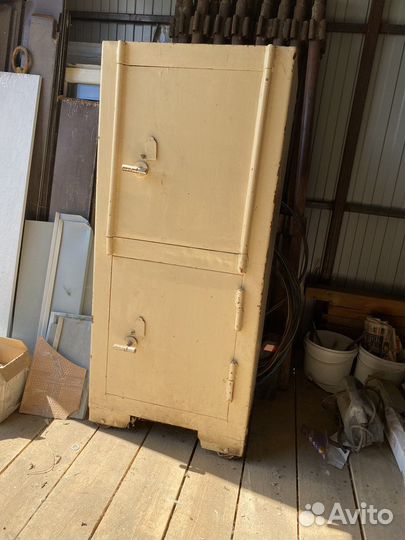 Сейф (разных размеров и видов)