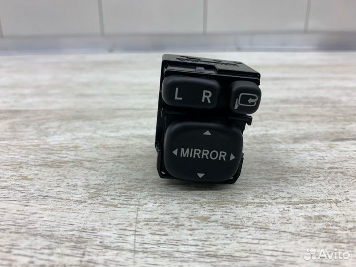 Кнопка управления зеркалами Toyota Avensis