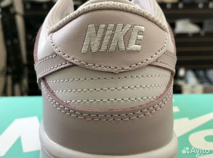 Nike dunk low triple pink