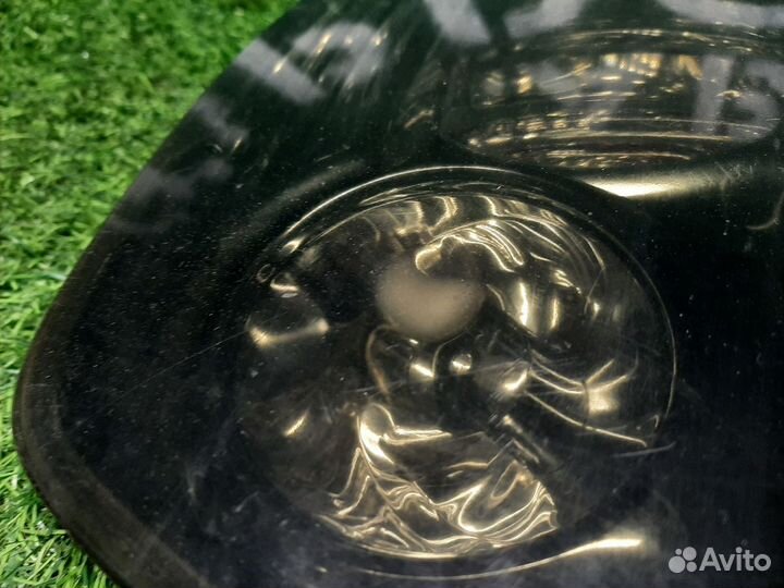 В наличии: Фонарь задний правый Lexus RX300