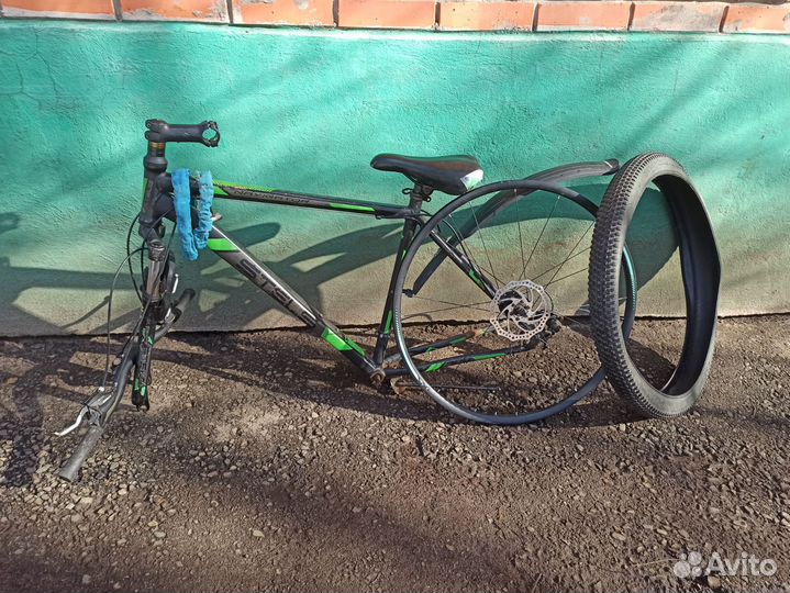 Запчасти для велосипеда (рама, 2 обода, покрышка)