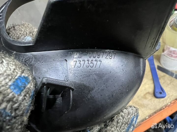 Накладка левая петли багажника BMW G30