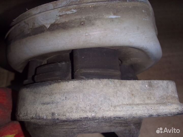 Опора правая кпп Audi A6 C5 2.4