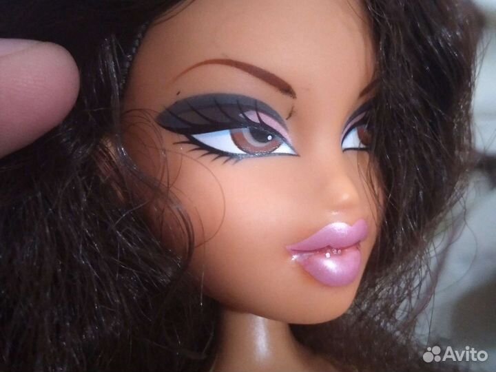 Кукла Bratz Funk ‘n glow Yasmin