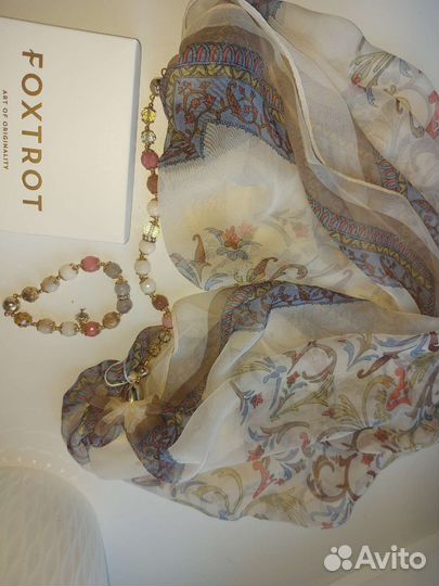 Шейный платок и браслет