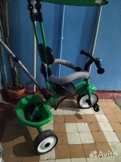 Детский трехколесный велосипед с ручкой