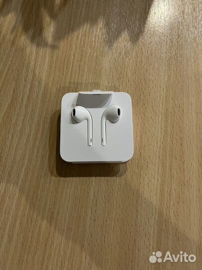 Оригинальные наушники Apple EarPods Lightning