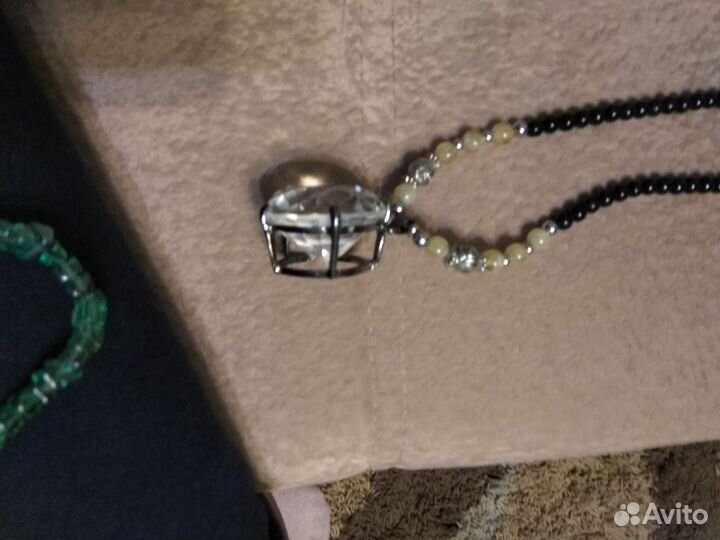 Колье из бус и огромного камня и колье из гематита