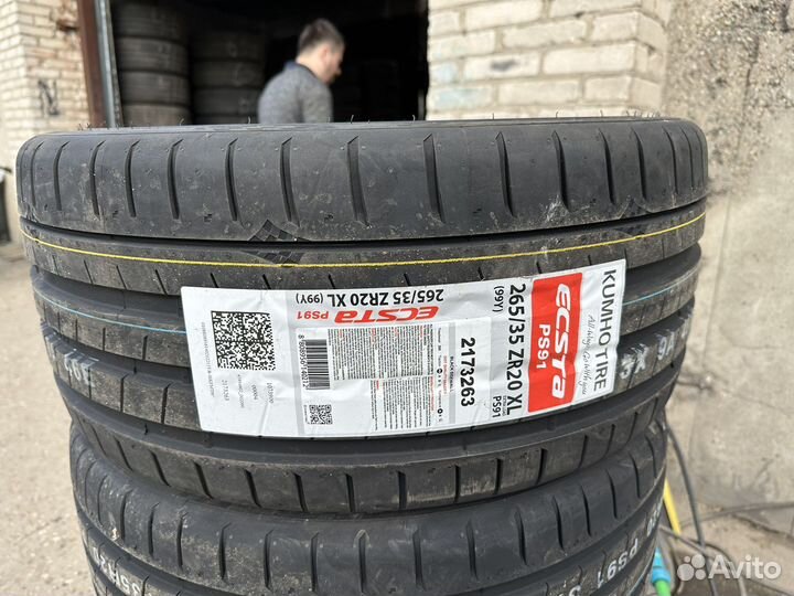 Kumho Ecsta PS91 265/35 R20 и 295/30 R20 101Y