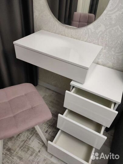 Стол туалетный