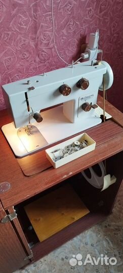 Швейная машинка чайка 143