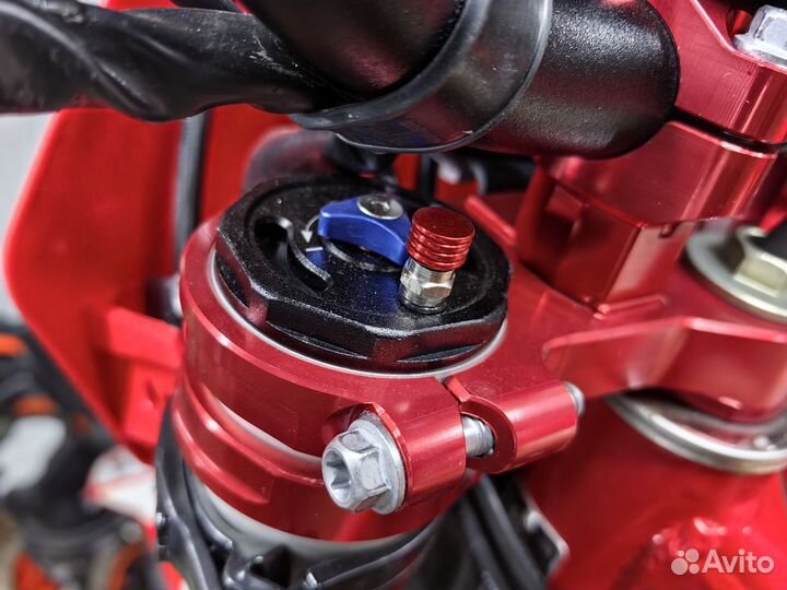 Regulmoto holeshot red edition