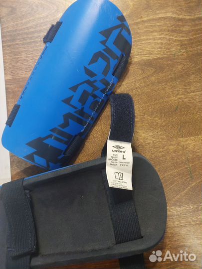 Щитки футбольные Umbro взрослые (новые)