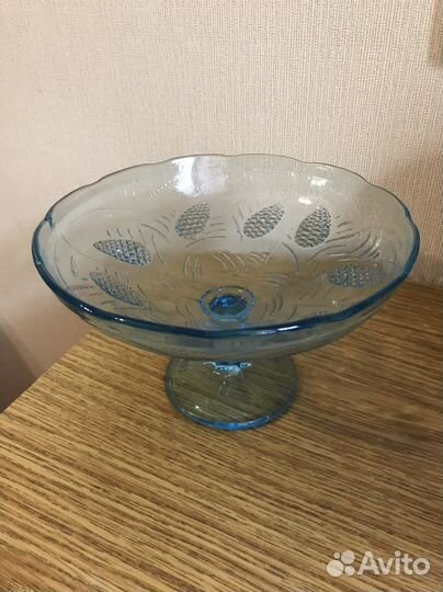 Ваза для фруктов на ножке